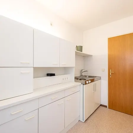 Base - By Mynests 公寓