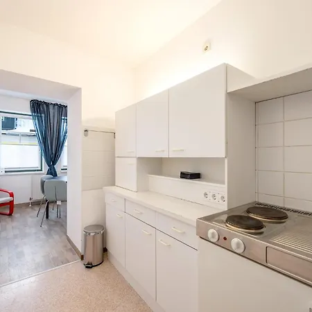 公寓 Base - By Mynests